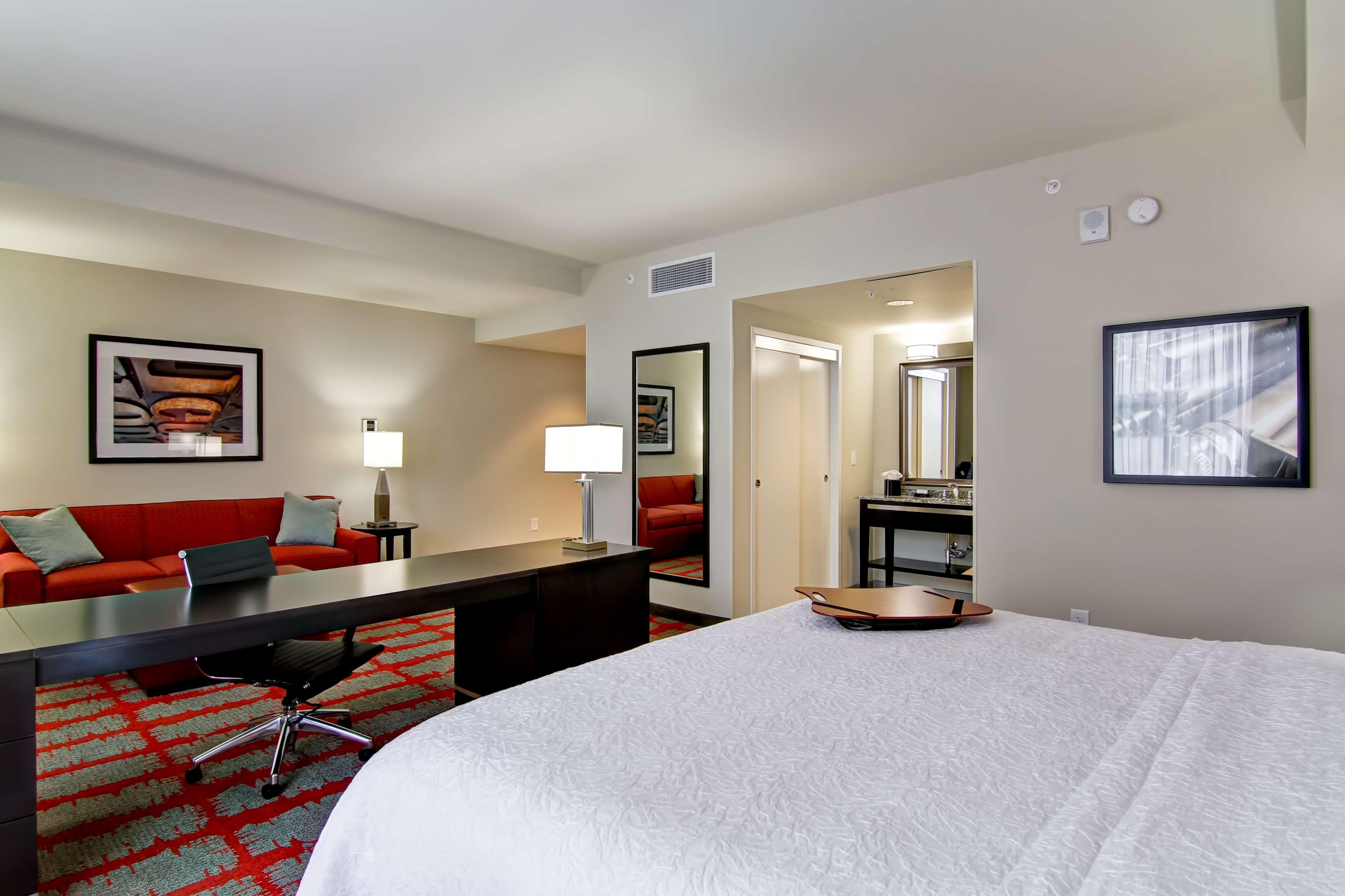 Hampton Inn And Suites Cincinnati - Downtown Exterior foto