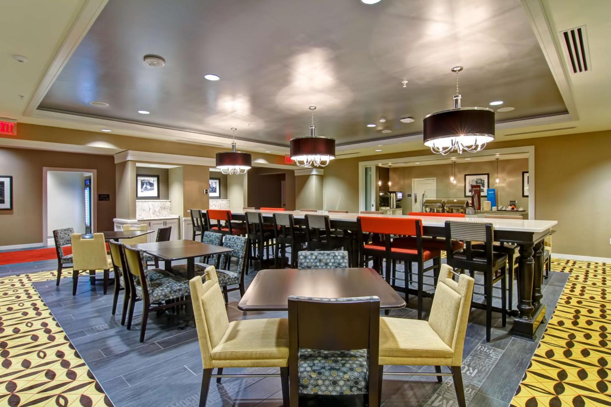 Hampton Inn And Suites Cincinnati - Downtown Exterior foto