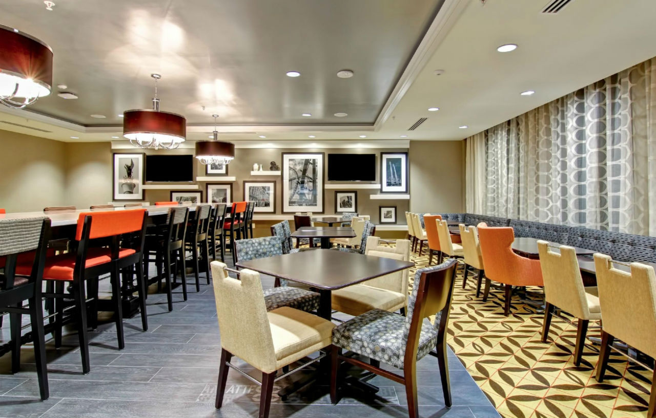 Hampton Inn And Suites Cincinnati - Downtown Exterior foto
